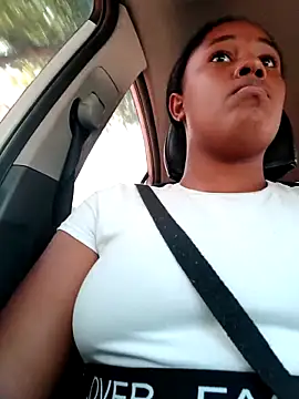 Snapshot of MoniqueMulberry chatting on 10/28/25, 06:21 MoniqueMulberry online show from 10/28/25, 06:21