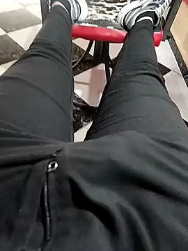 Snapshot of anis3g4 chatting on 11/04/25, 12:26 anis3g4 online show from 11/04/25, 12:26