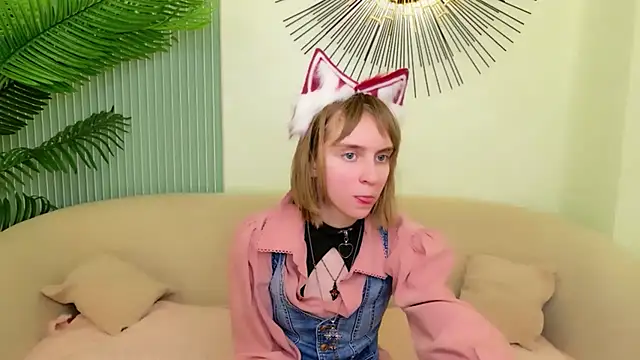 Snapshot of Beverly_Gomes chatting on 02/26/26, 08:19 Beverly Gomes online show from 02/26/26, 08:19