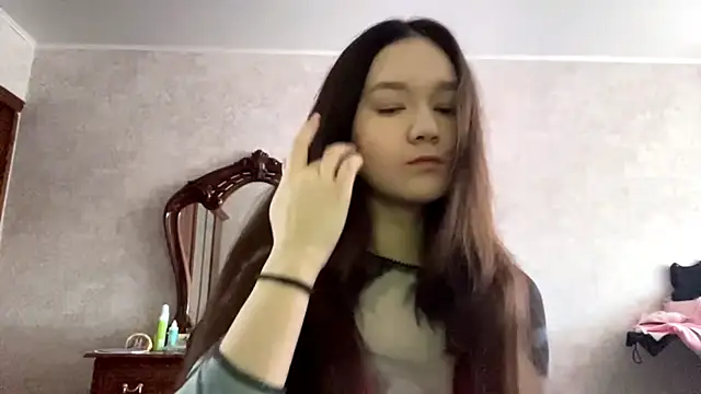 Pikmigirl18 online show from 10/08/25, 09:51