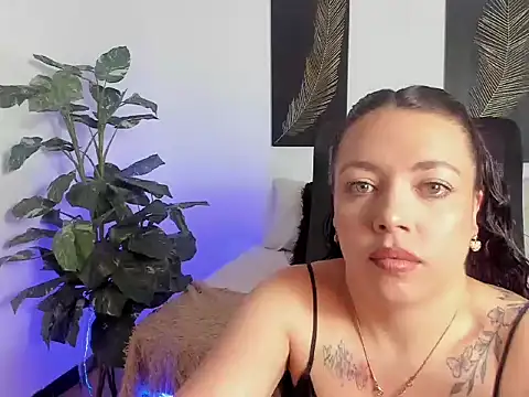 Snapshot of RubyStrong chatting on 10/10/25, 01:54 RubyStrong online show from 10/10/25, 01:54