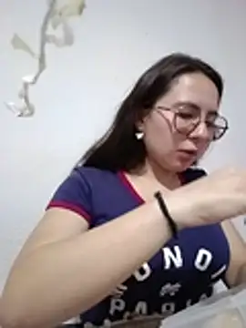 Bella Sumers online show from 04/28/26, 06:13