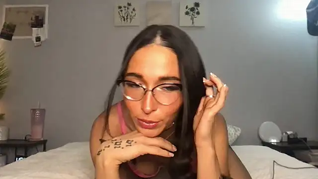 Snapshot of MichelleXClarice chatting on 09/17/25, 03:08 MichelleXClarice online show from 09/17/25, 03:08