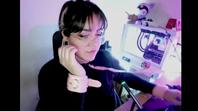 Snapshot of PinkDenial chatting on 09/11/25, 03:28 PinkDenial online show from 09/11/25, 03:28