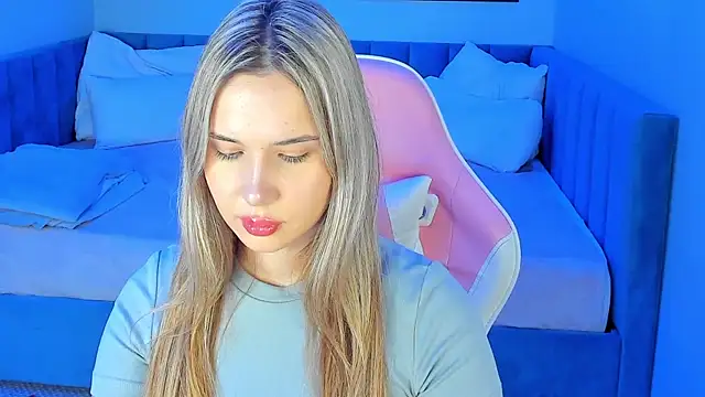 Snapshot of Nicoletta_Cooper chatting on 09/14/25, 08:24 Nicoletta Cooper online show from 09/14/25, 08:24