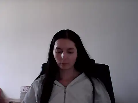 Snapshot of Fufella chatting on 10/31/25, 11:33 Fufella online show from 10/31/25, 11:33