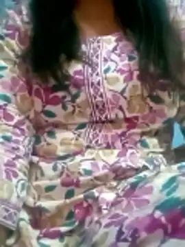 Snapshot of your_favourite_bhabhi chatting on 11/01/25, 03:52 your favourite bhabhi online show from 11/01/25, 03:52