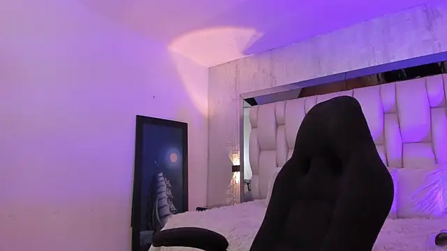 AnnaraLein online show from 10/11/25, 03:28