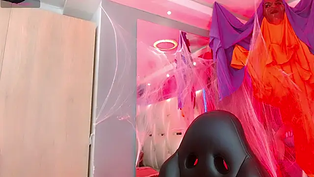 BabyAmatiis  online show from 10/26/25, 11:05