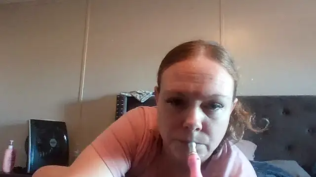 Snapshot of roughdiamond35 chatting on 10/24/25, 04:36 roughdiamond35 online show from 10/24/25, 04:36