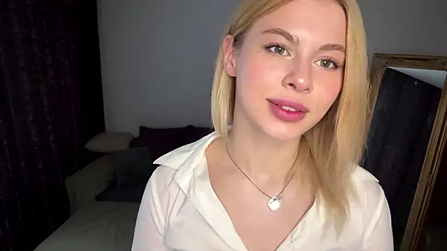 Snapshot of Lil_Elisa chatting on 09/11/25, 10:48 Lil Elisa online show from 09/11/25, 10:48