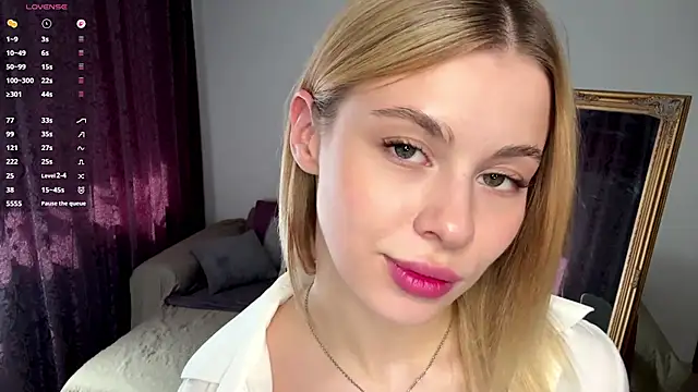 Snapshot of Lil_Elisa chatting on 09/16/25, 10:49 Lil Elisa online show from 09/16/25, 10:49