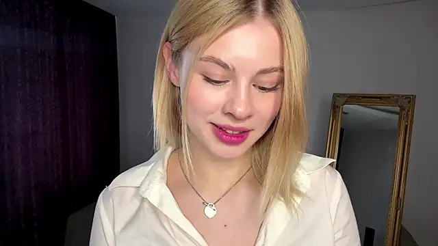 Snapshot of Lil_Elisa chatting on 09/17/25, 10:17 Lil Elisa online show from 09/17/25, 10:17