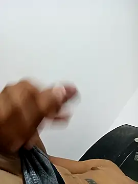 Snapshot of Brayan51_- chatting on 09/24/25, 03:43 Brayan51 - online show from 09/24/25, 03:43