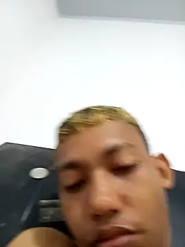 Snapshot of Brayan51_- chatting on 10/11/25, 04:33 Brayan51 - online show from 10/11/25, 04:33