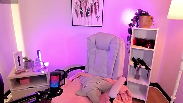 hollie joliie online show from 04/17/26, 12:08