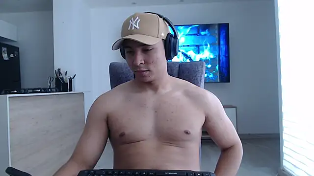 Snapshot of Auron_Demon01 chatting on 10/04/25, 02:37 Auron Demon01 online show from 10/04/25, 02:37