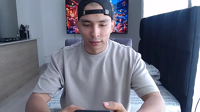 Snapshot of Auron_Demon01 chatting on 12/14/25, 06:34 Auron Demon01 online show from 12/14/25, 06:34