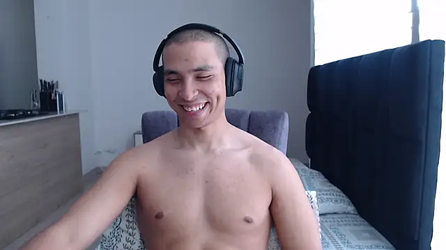 Snapshot of Auron_Demon01 chatting on 12/15/25, 05:17 Auron Demon01 online show from 12/15/25, 05:17