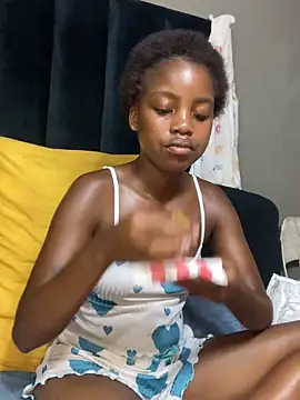 Littlebunny33 online show from 04/04/26, 08:17