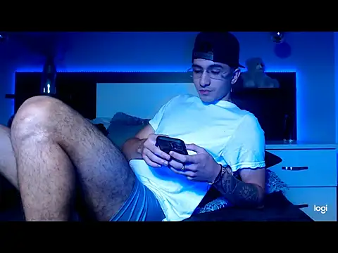 Snapshot of eriikjoness chatting on 10/04/25, 04:21 eriikjoness online show from 10/04/25, 04:21