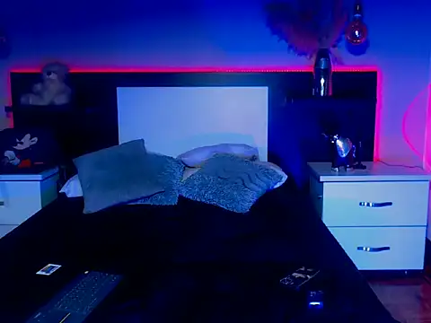 Snapshot of eriikjoness chatting on 11/05/25, 04:23 eriikjoness online show from 11/05/25, 04:23