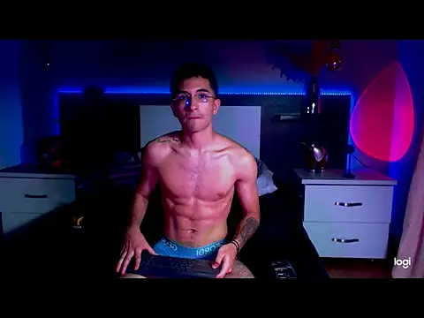 Snapshot of eriikjoness chatting on 11/11/25, 01:05 eriikjoness online show from 11/11/25, 01:05