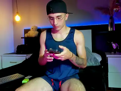 Snapshot of eriikjoness chatting on 11/13/25, 03:05 eriikjoness online show from 11/13/25, 03:05