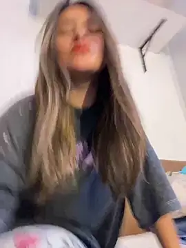 Snapshot of leil_6680 chatting on 11/17/25, 07:30 leil 6680 online show from 11/17/25, 07:30