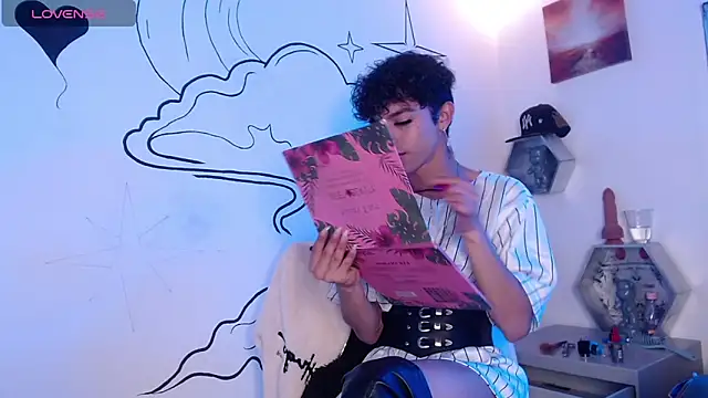 Trinity Knox online show from 11/11/25, 04:40