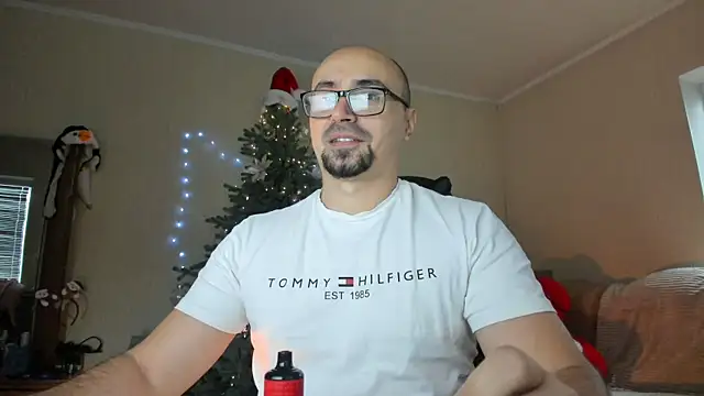 Snapshot of Gri_SH chatting on 12/14/25, 12:32 Gri SH online show from 12/14/25, 12:32