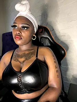 Snapshot of QUEEN_NOBUHLE_777 chatting on 09/27/25, 10:31 QUEEN NOBUHLE 777 online show from 09/27/25, 10:31