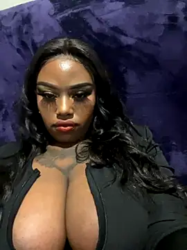 Snapshot of QUEEN_NOBUHLE_777 chatting on 09/30/25, 03:33 QUEEN NOBUHLE 777 online show from 09/30/25, 03:33