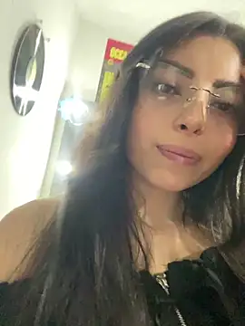 Snapshot of 1Anya chatting on 11/05/25, 08:20 1Anya online show from 11/05/25, 08:20