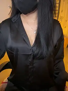 Ngoc Quynh 18 online show from 10/20/25, 03:45
