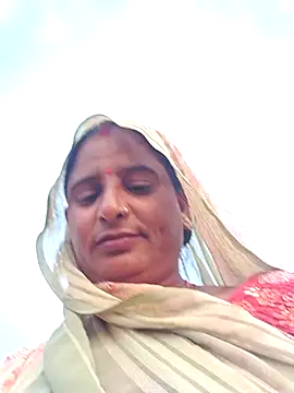 Snapshot of Mamta_cut25A chatting on 10/19/25, 11:33 Mamta cut25A online show from 10/19/25, 11:33