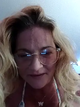 Goldenndoll online show from 11/20/25, 07:46