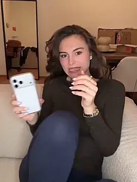 SophiiaStarr online show from 11/22/25, 04:50