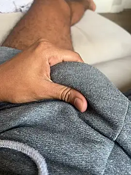 Hiuwee online show from 11/21/25, 07:56