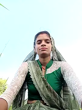 Snapshot of Punam_jindal chatting on 09/10/25, 11:43 Punam jindal online show from 09/10/25, 11:43