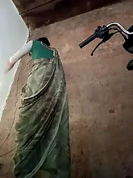 Snapshot of Punam_jindal chatting on 10/14/25, 01:28 Punam jindal online show from 10/14/25, 01:28