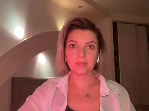 Snapshot of Fravelle chatting on 11/01/25, 05:37 Fravelle online show from 11/01/25, 05:37