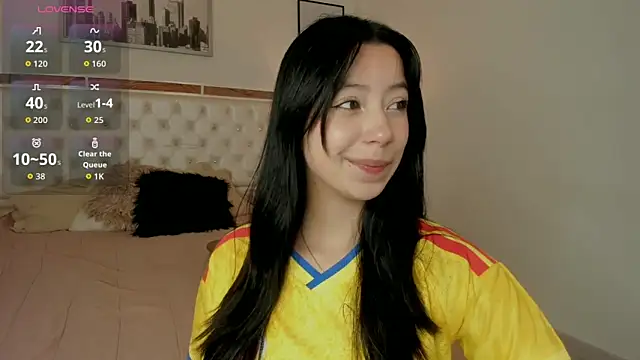 Zoe Xra online show from 06/17/26, 08:21