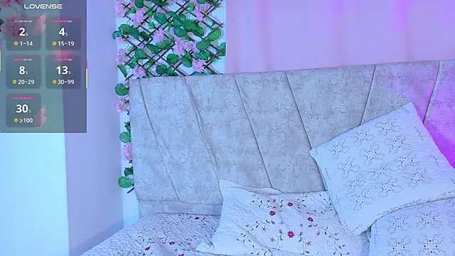 LaraGiil online show from 10/28/25, 12:41