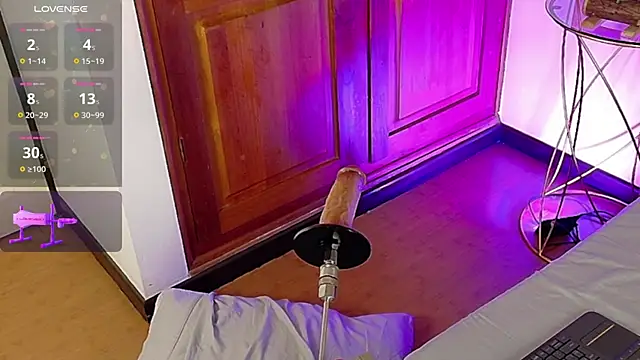 LaraGiil online show from 12/19/25, 09:11