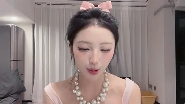 ZhaoZhao-ZM online show from 10/03/25, 12:57