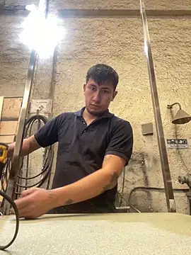 True Di online show from 12/22/25, 03:42