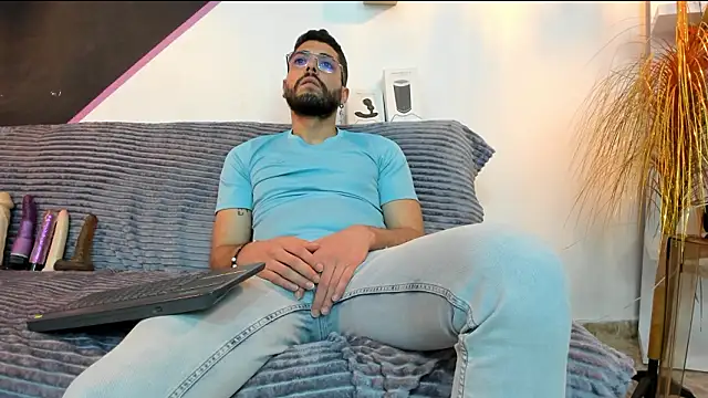 Snapshot of DanteWinter chatting on 03/02/26, 03:41 DanteWinter online show from 03/02/26, 03:41