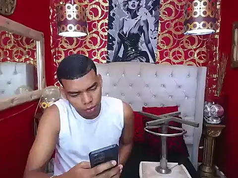 Snapshot of TWOBOYSPEINHOT chatting on 09/12/25, 01:11 TWOBOYSPEINHOT online show from 09/12/25, 01:11