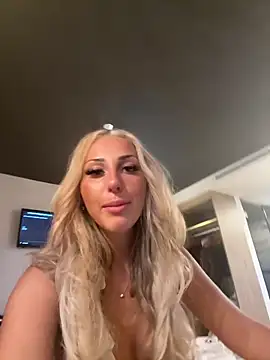 Snapshot of HeidiMae chatting on 10/07/25, 08:28 HeidiMae online show from 10/07/25, 08:28